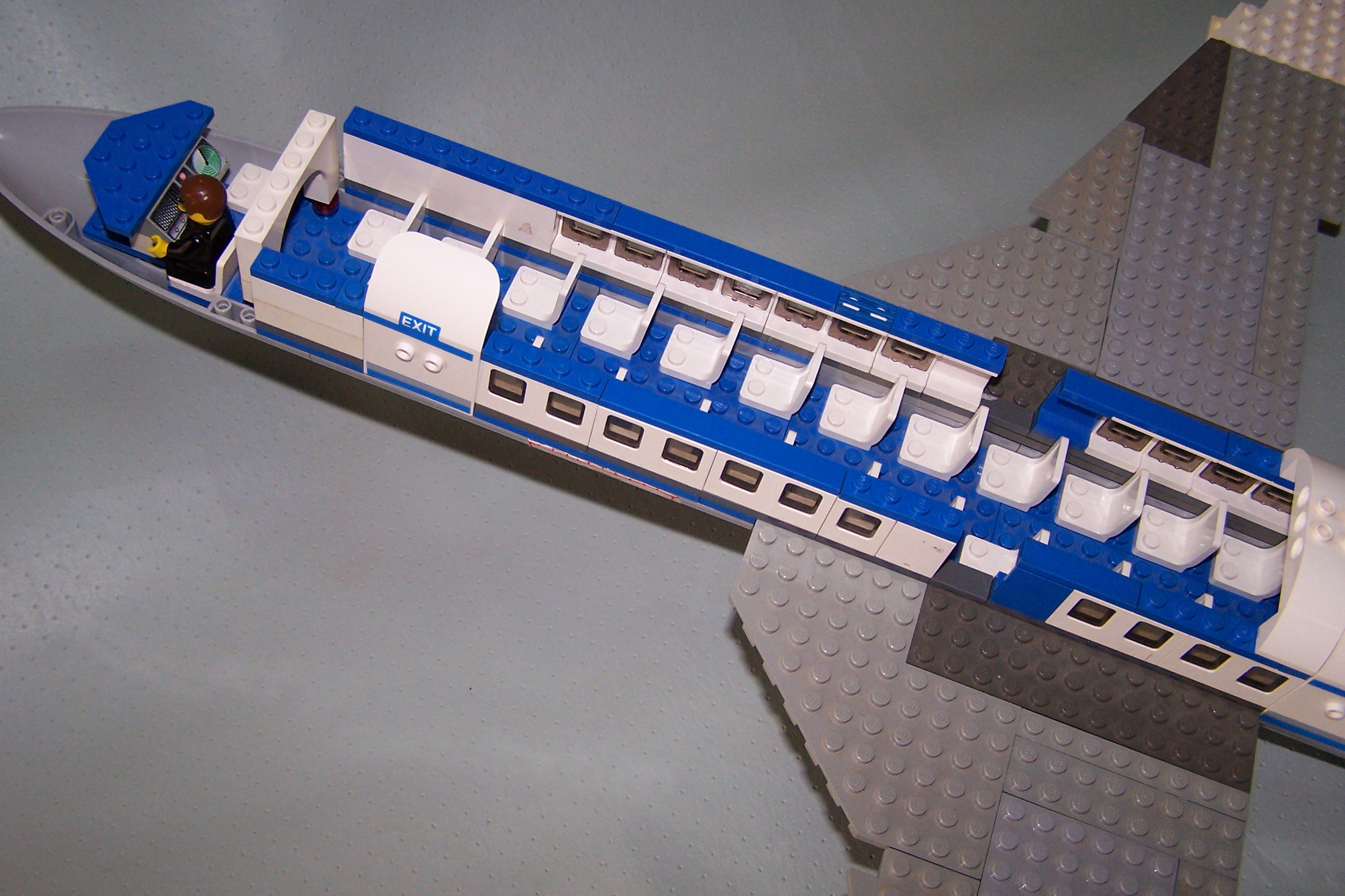 a_erj135_4.jpg