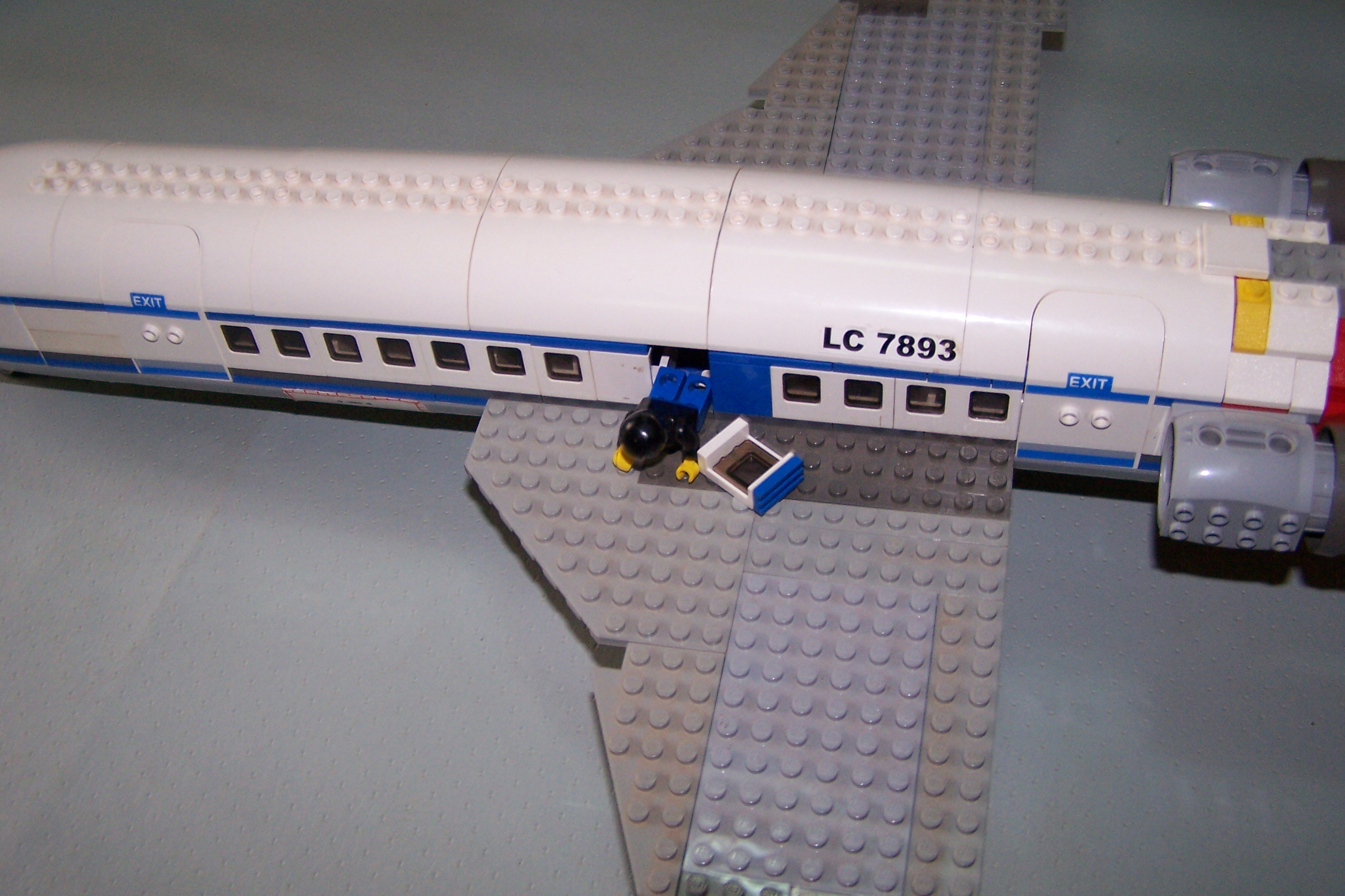 a_erj135_5.jpg