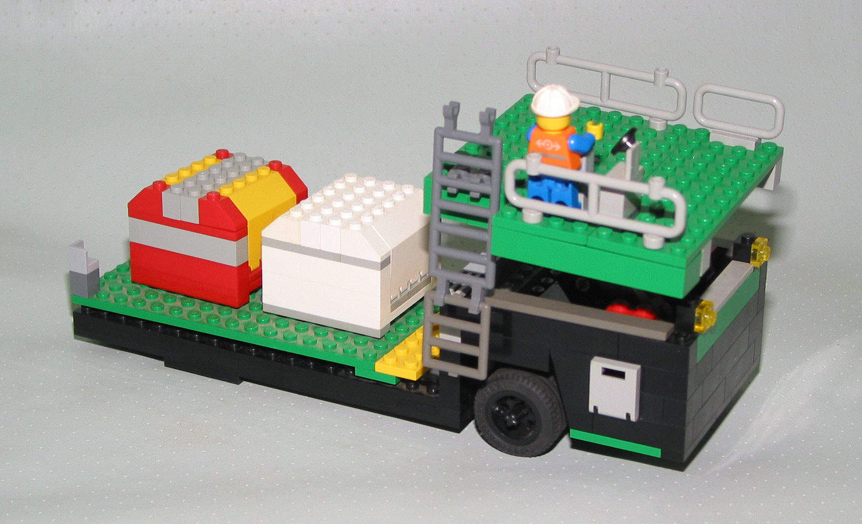 my_heavy_duty_airport_cargo_loader_2.jpg