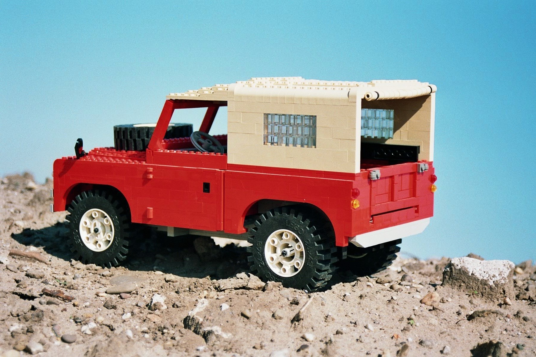 landrover_1op10_17.jpg
