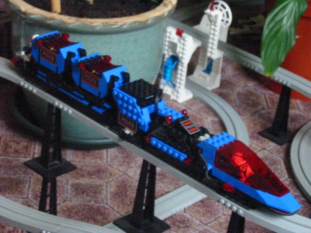 09.space_police_i.jpg