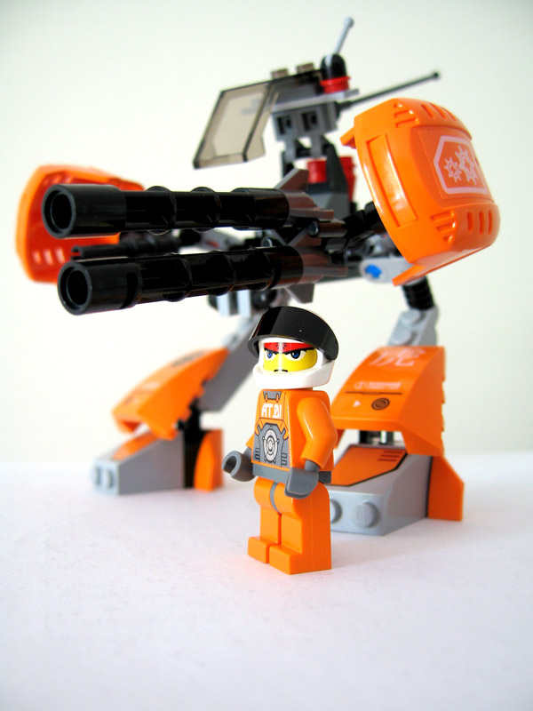 01pilot-n-mech.jpg