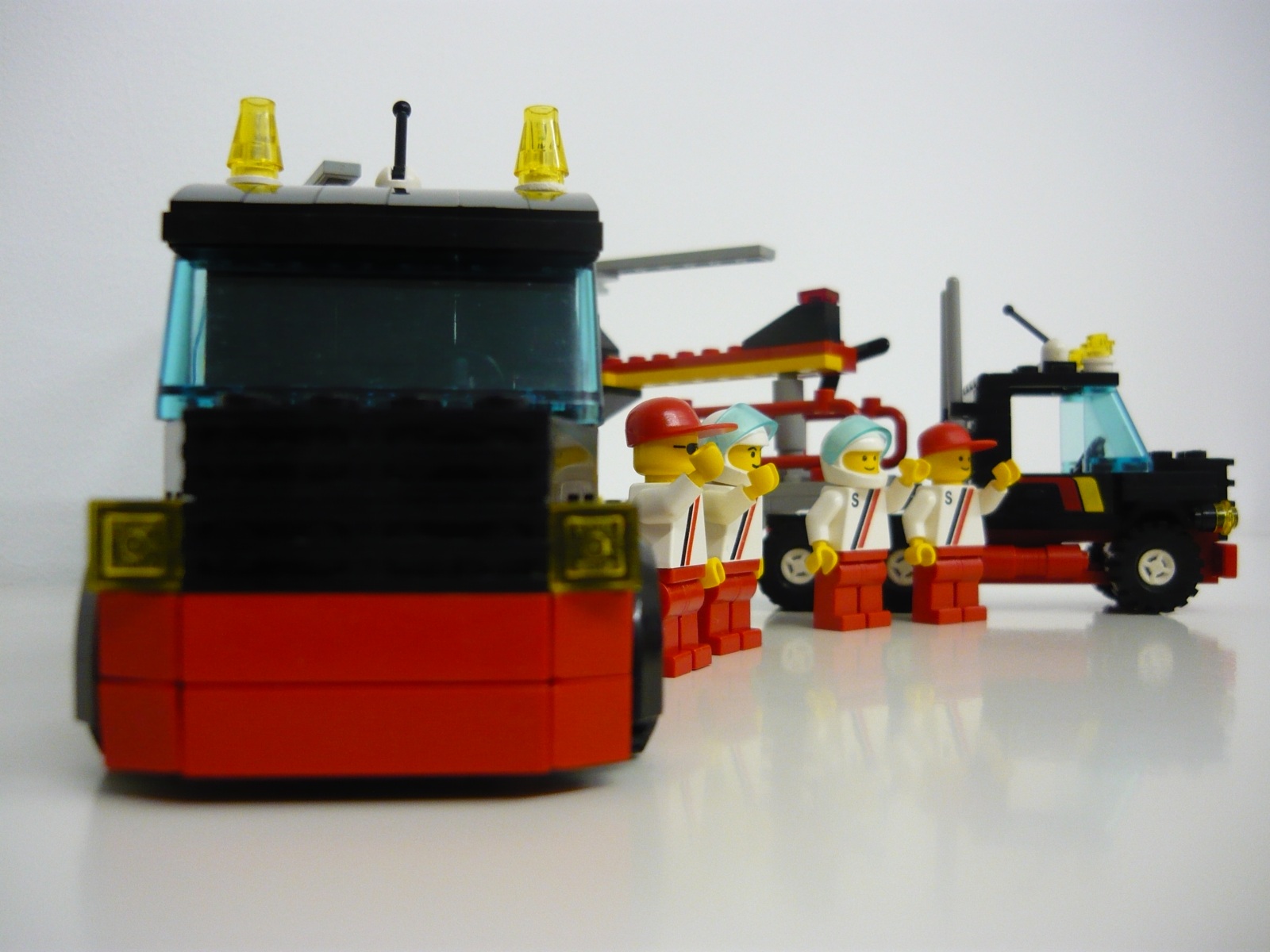 side_by_side_with_minifigs_left_view.jpg
