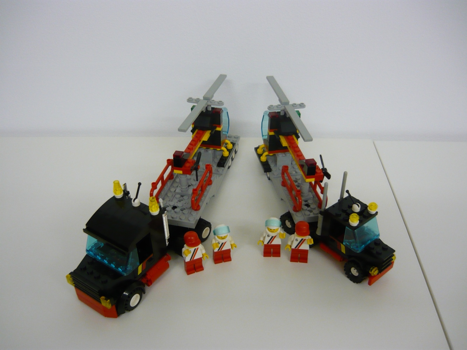 side_by_side_with_minifigs_top_view.jpg