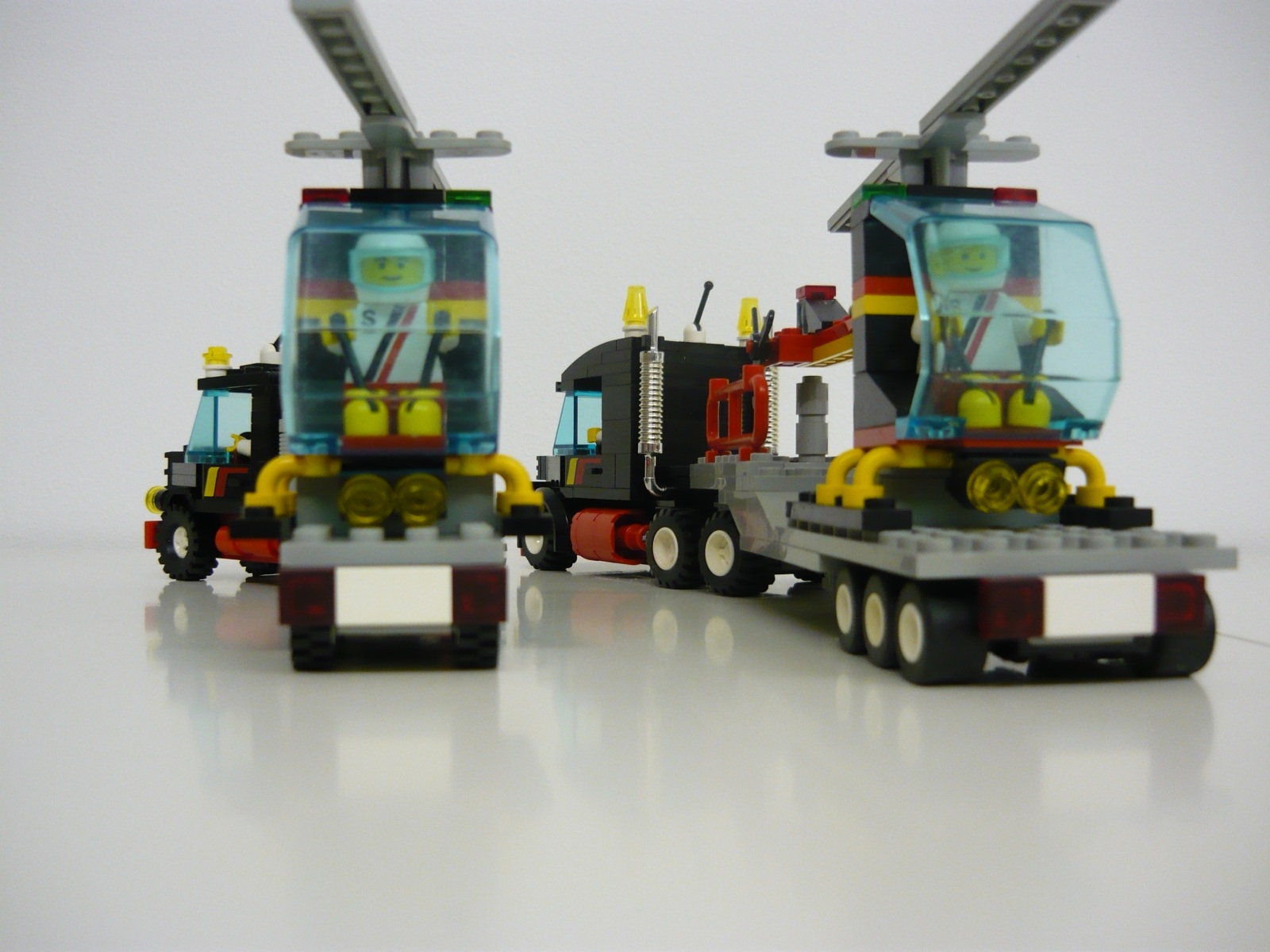 side_by_side_with_trailers_and_heli_back_view.jpg