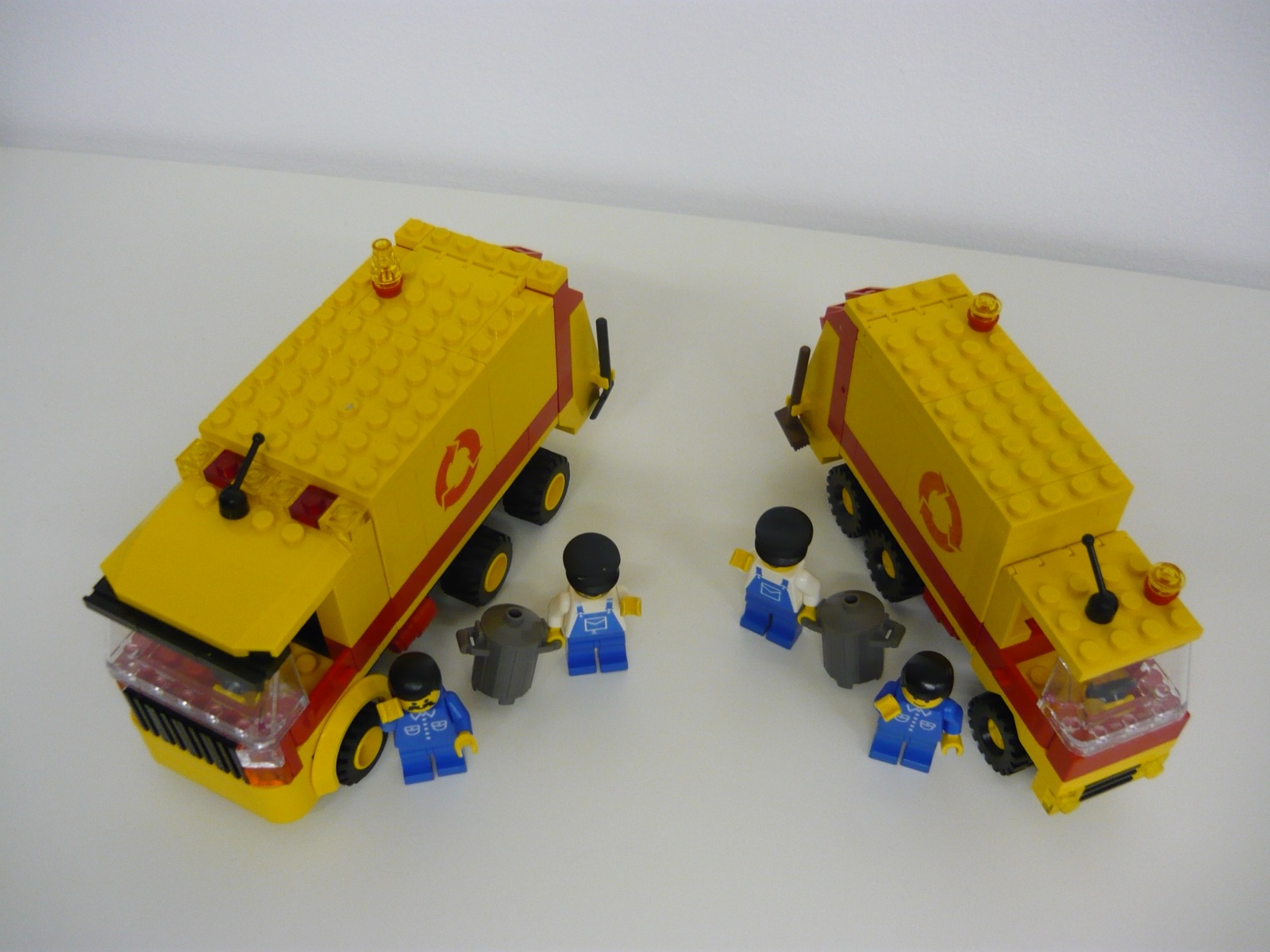 side_by_side_with_minifigs_top_view.jpg