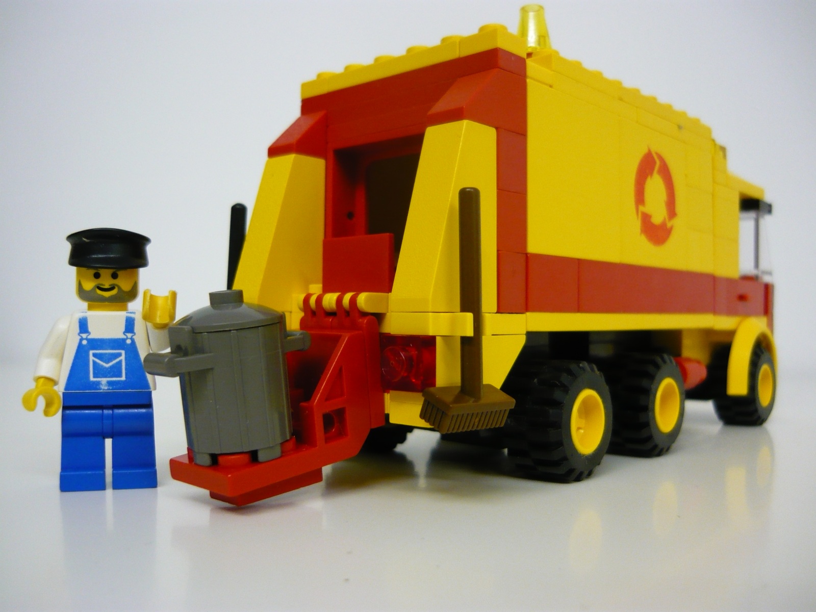 with_minifig_6_wide.jpg