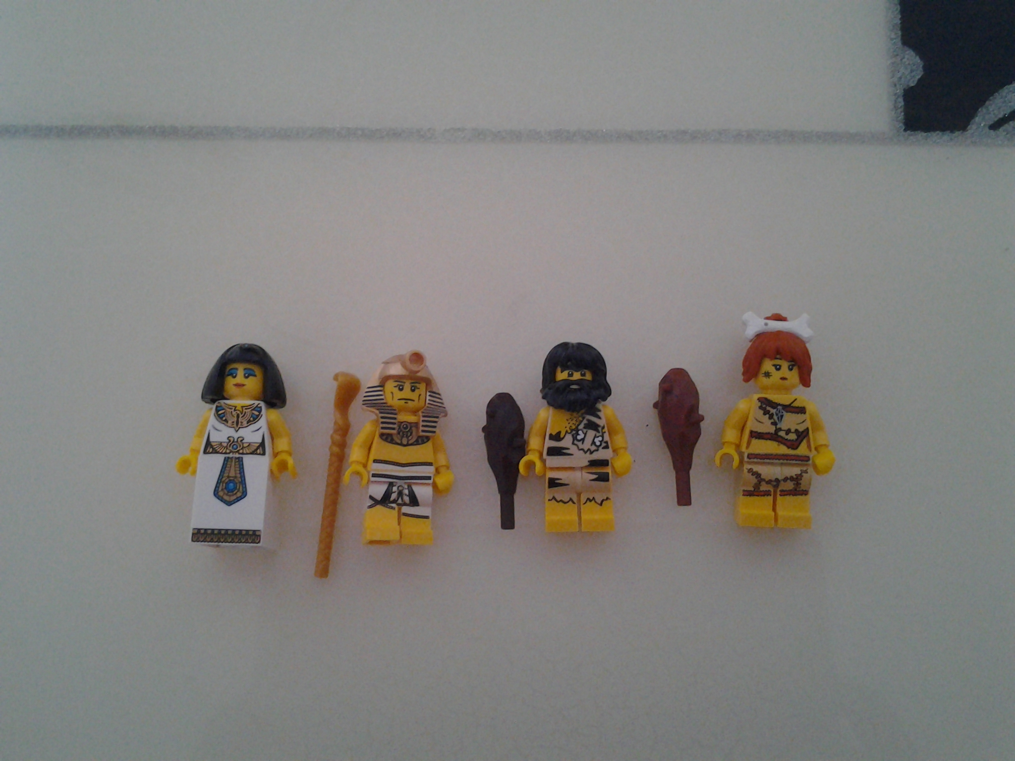 4_minifigs.jpg