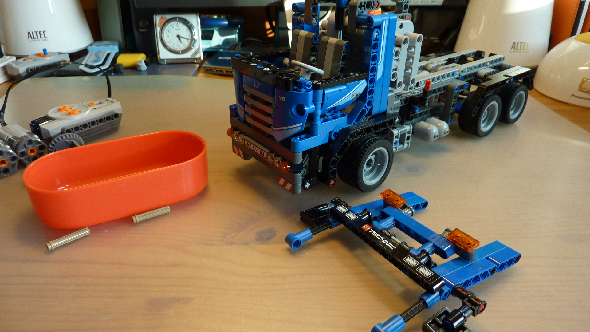 lego-8052-c.jpg