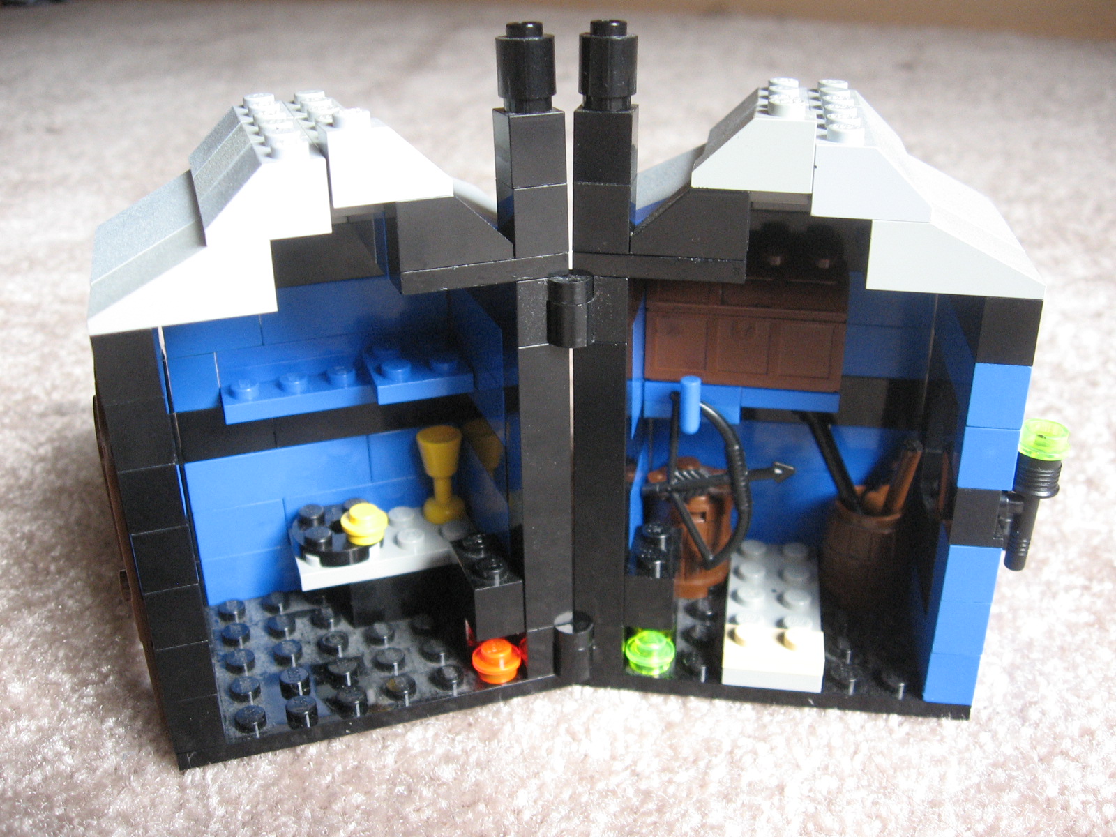 alchemist_house__hinge_open_2.jpg