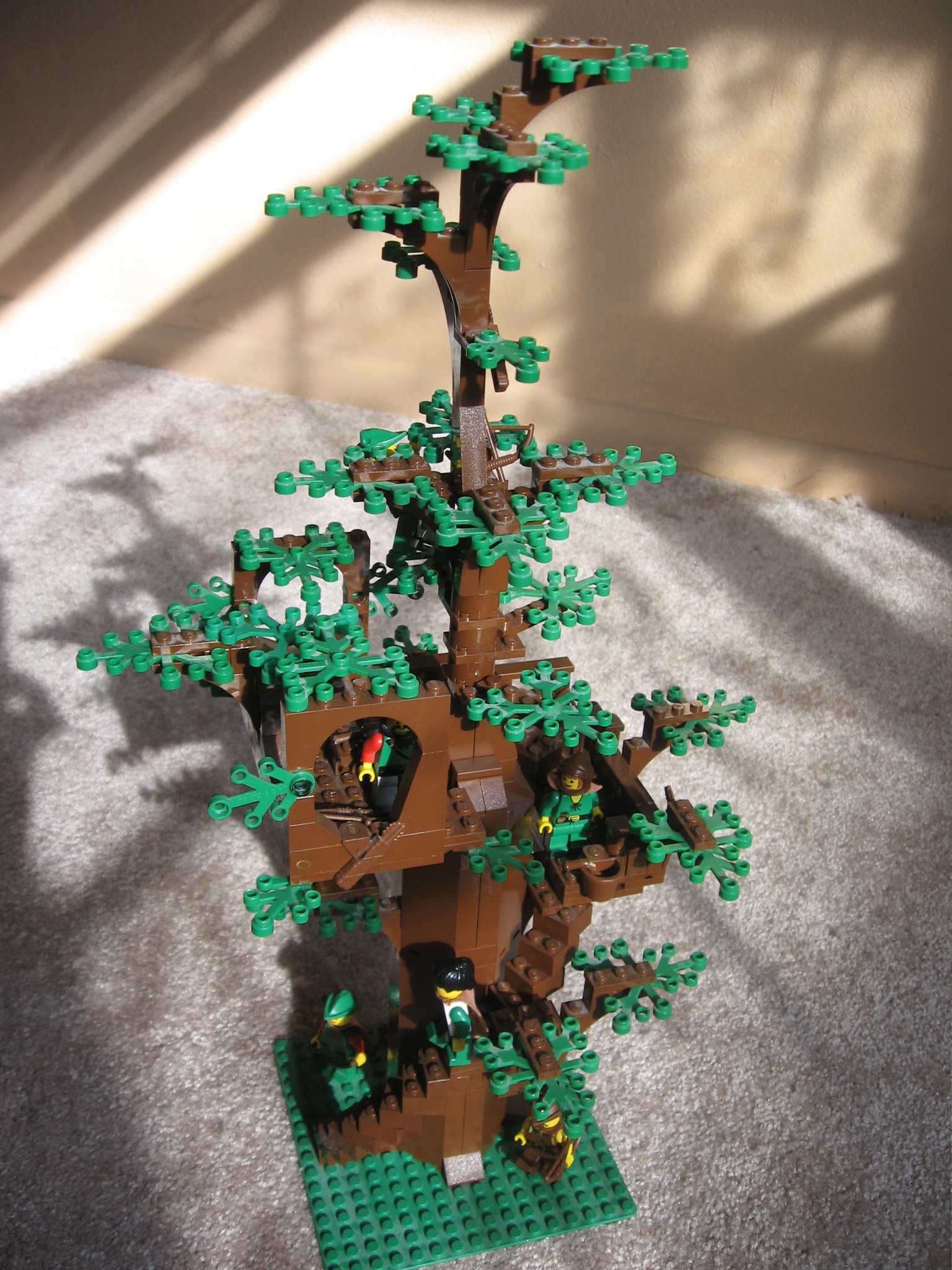forestmen_tree_3rd_person.jpg