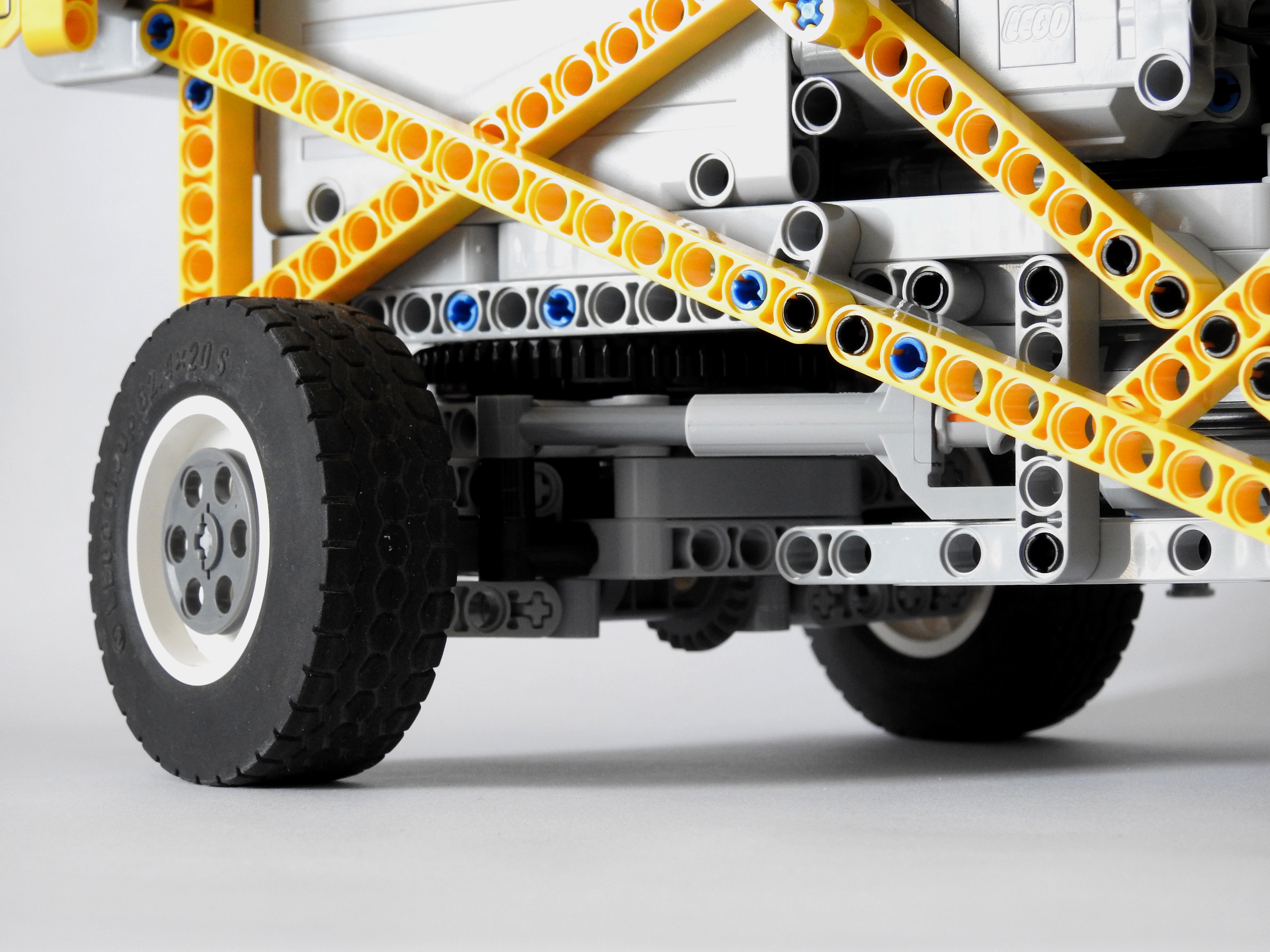07_aft_axle_detail.jpg