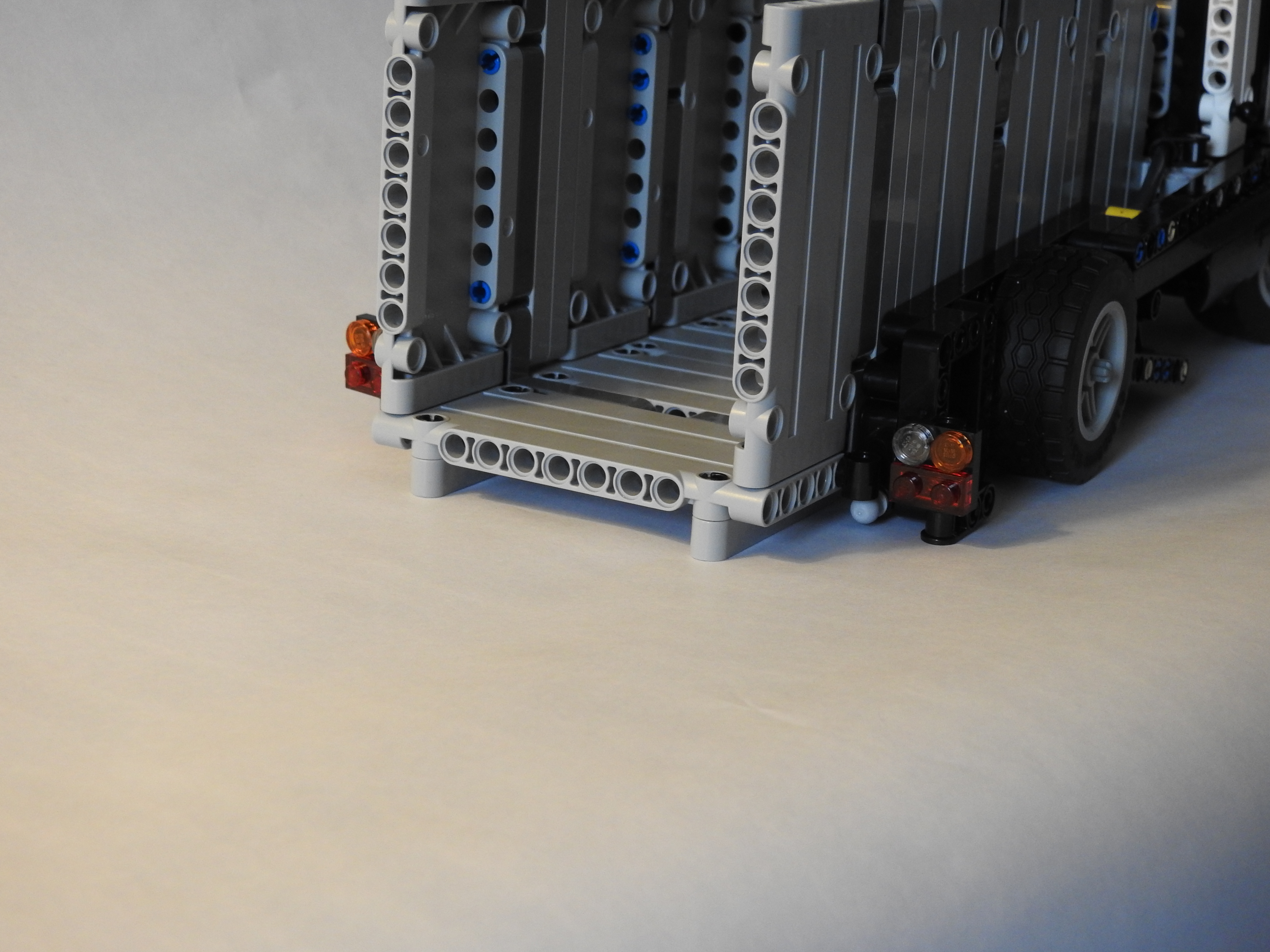 07_contanier_catch_system_low_position.jpg