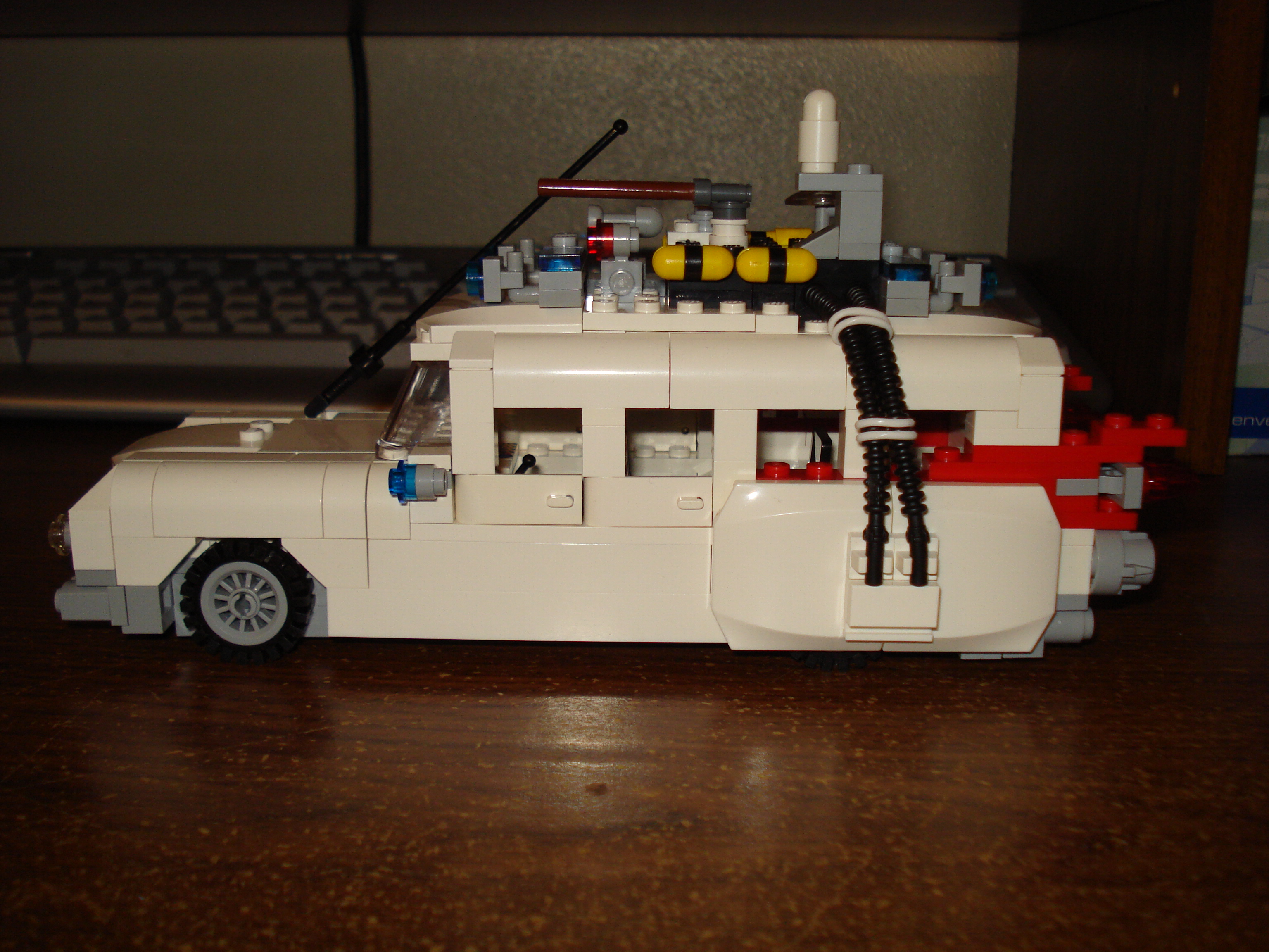 ecto-1_02.jpg
