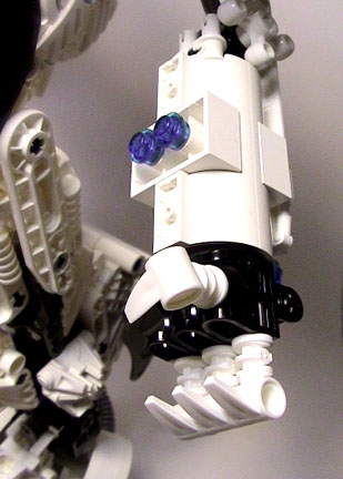 kusanagiarmdetail.jpg