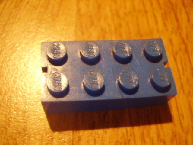 slotted_brick_2x4_blue2.jpg