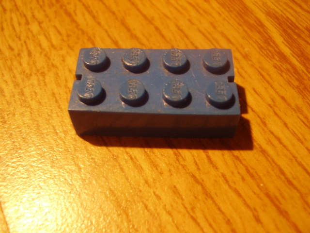 slotted_brick_2x4_blue5.jpg