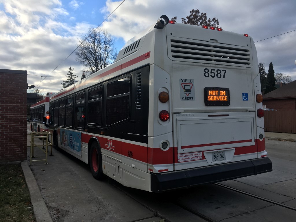 8587-1.JPG