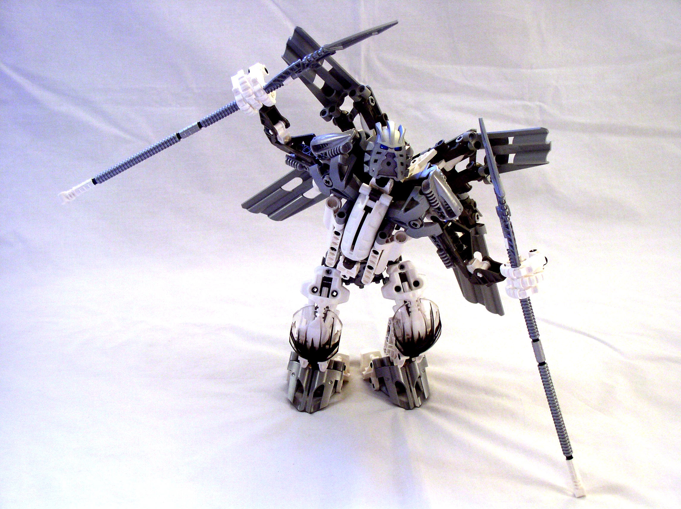 mn2_2pose.jpg