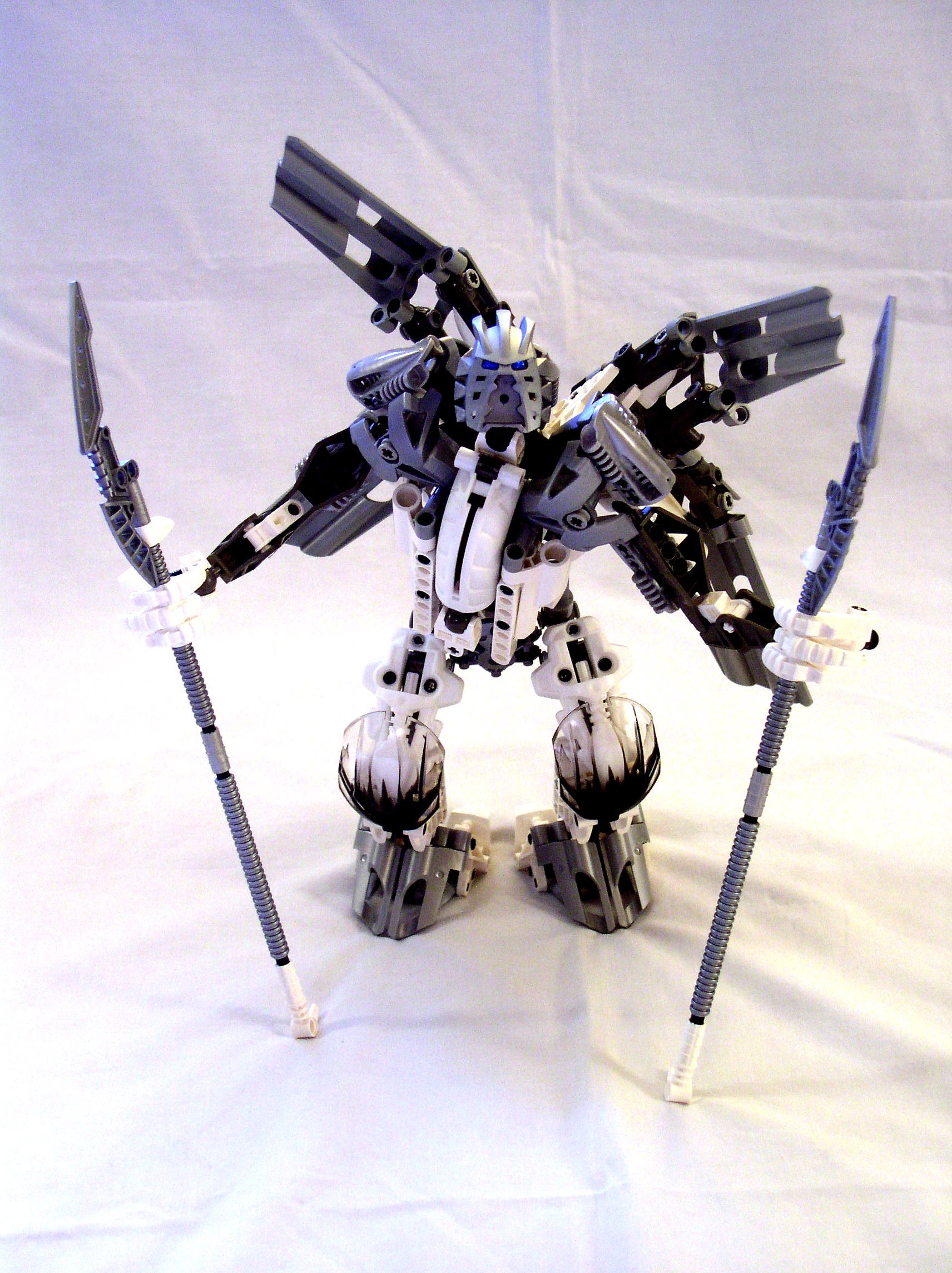 mn2_3pose.jpg
