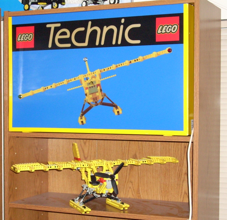 technic_sign_in_bookcase_low_res.jpg