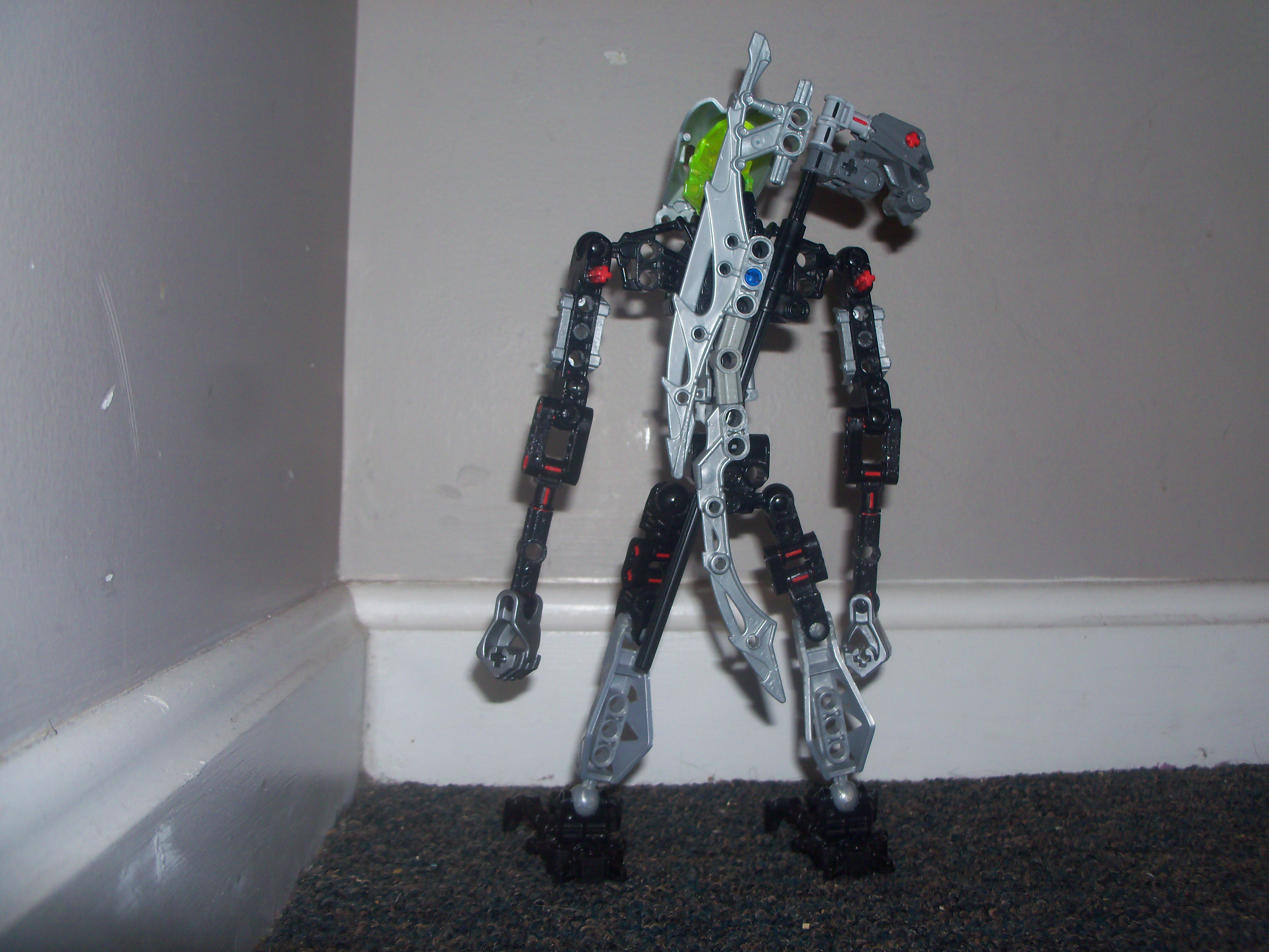 5makutaanecraxweaponsstowed.jpg