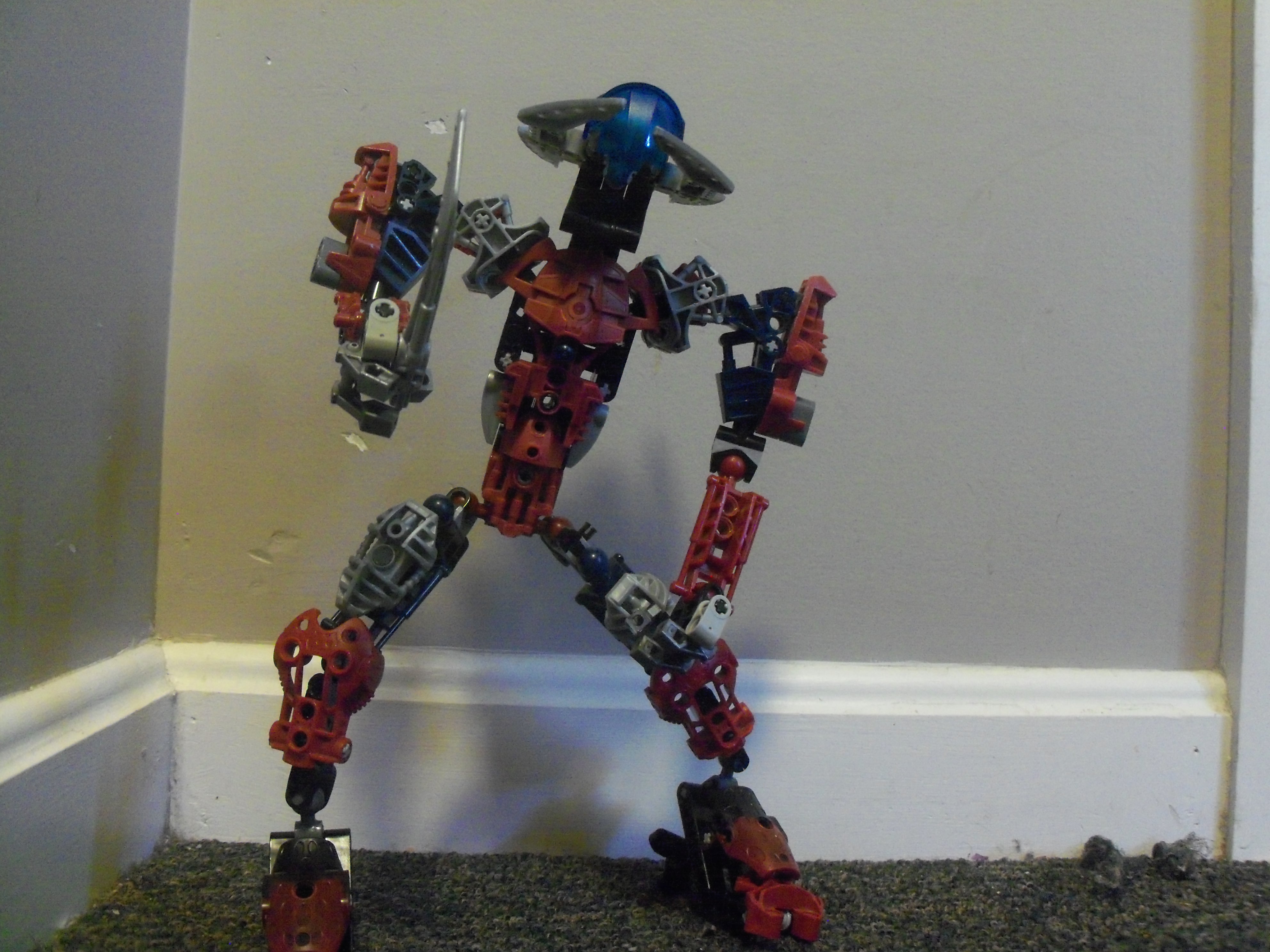 4redblueassassinpose.jpg