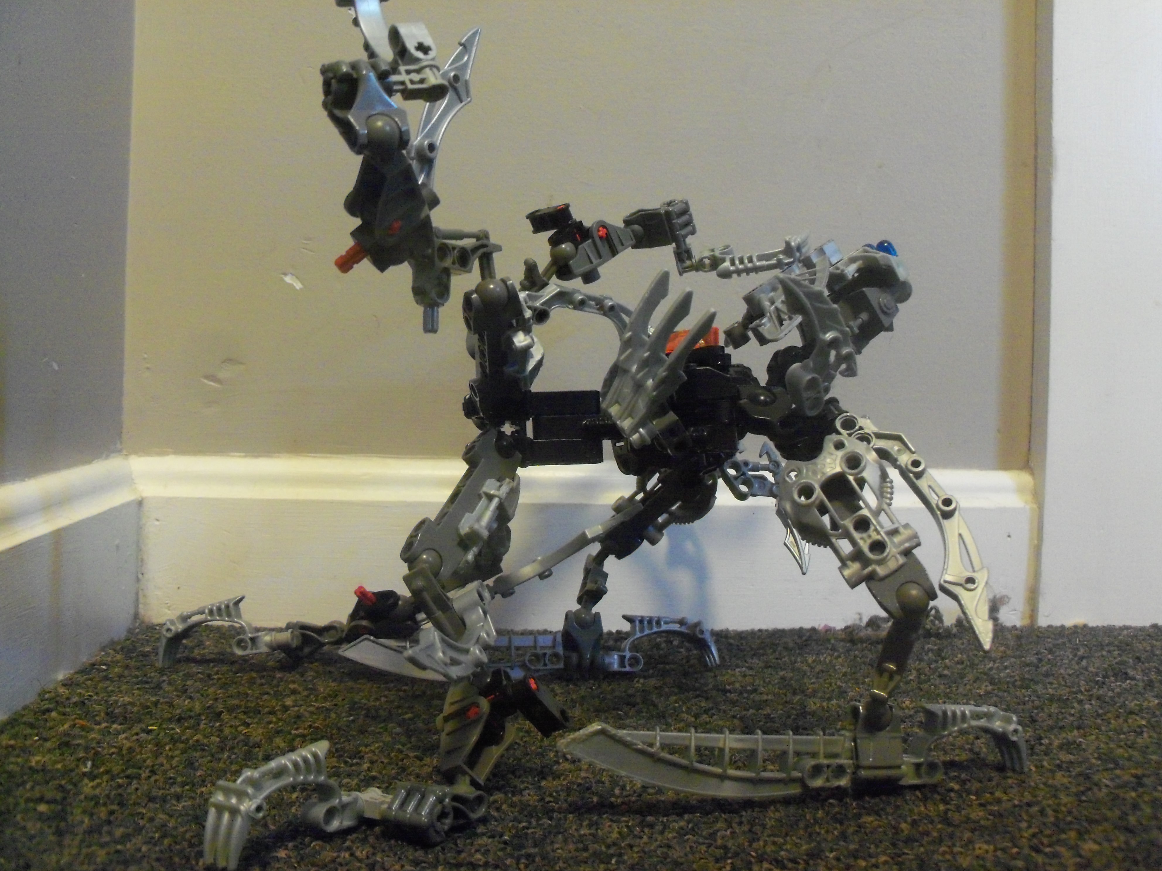 5robotassassinsplitlegs.jpg