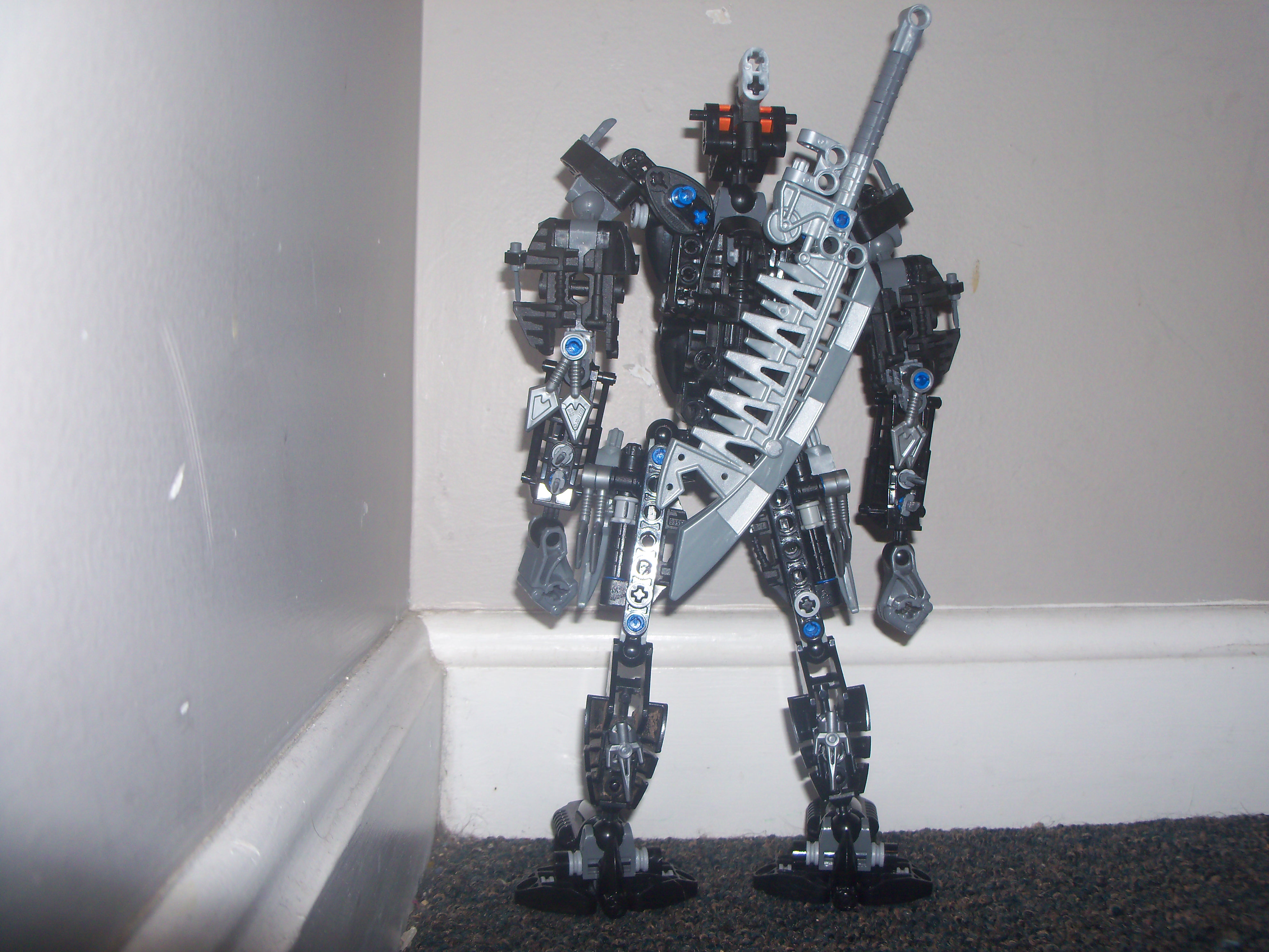 4darkhunterjutsuweaponsstowed.jpg