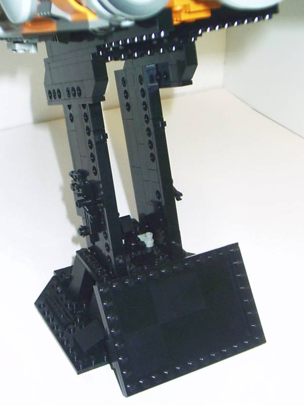 ucs_mwing_display_stand.jpg