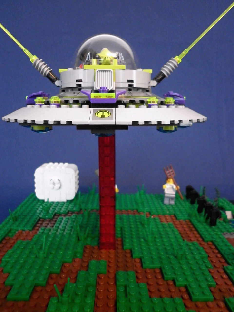 firstcontact_03.jpg