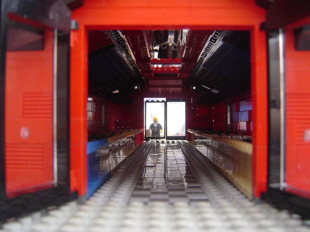09_1.4_mall_interior.jpg