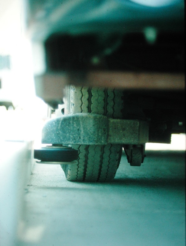 mo817obahnguidewheelontrackwall-sta.jpg