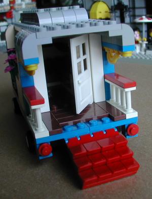 circus_caravan10.jpg