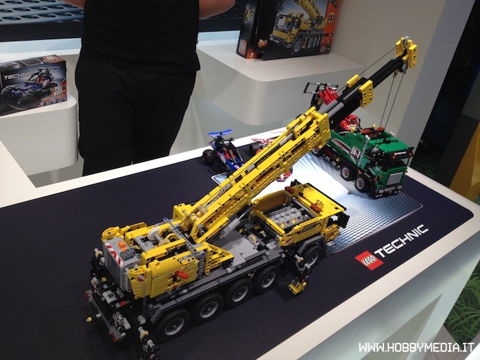 lego-technic-mobile-crane-mk-ii-42009-4.jpg