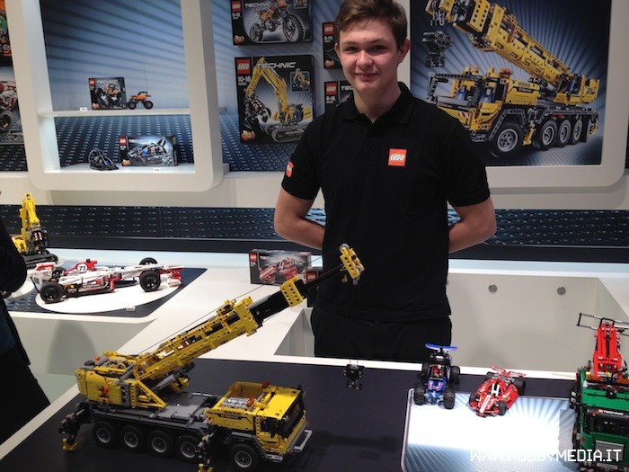 lego-technic-mobile-crane-mk-ii-42009-toy-fair-2013.jpg