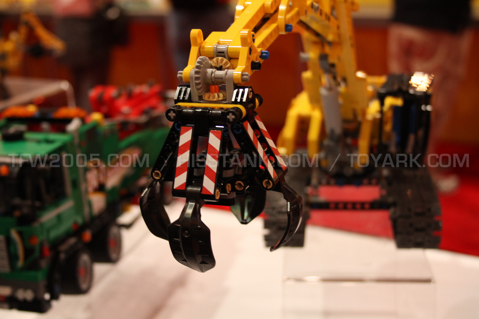 toyfairlego-223_1360506273.jpg