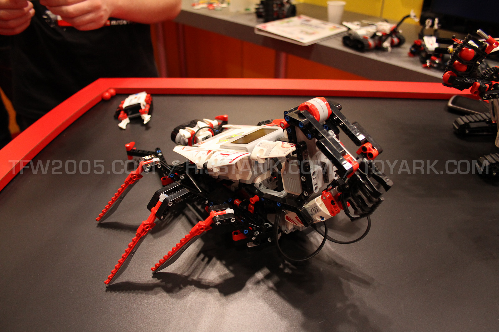 toyfairlego-242_1360506273.jpg