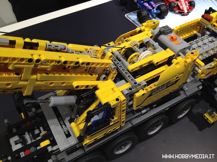 lego-technic-mobile-crane-mk-ii-42009-2.jpg