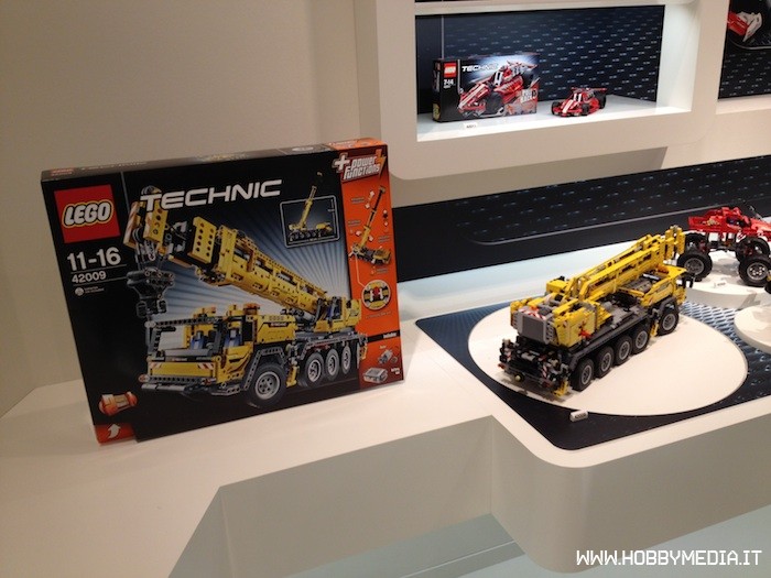 lego-technic-mobile-crane-mk-ii-42009.jpg