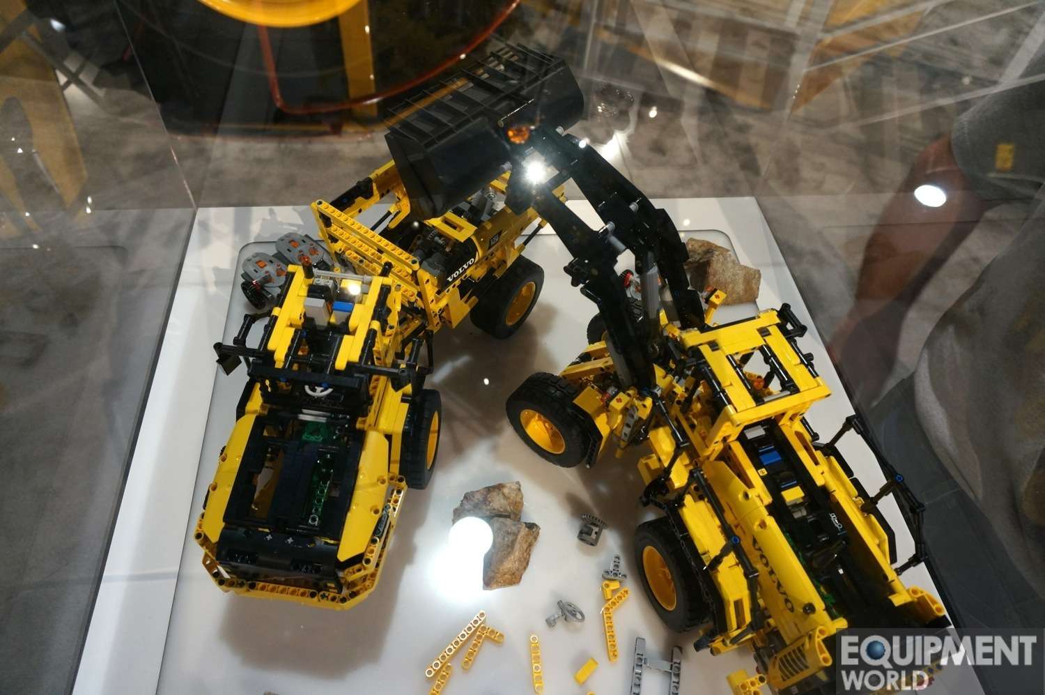 lego-technic-volvo-l350f-and-a25f5.jpg