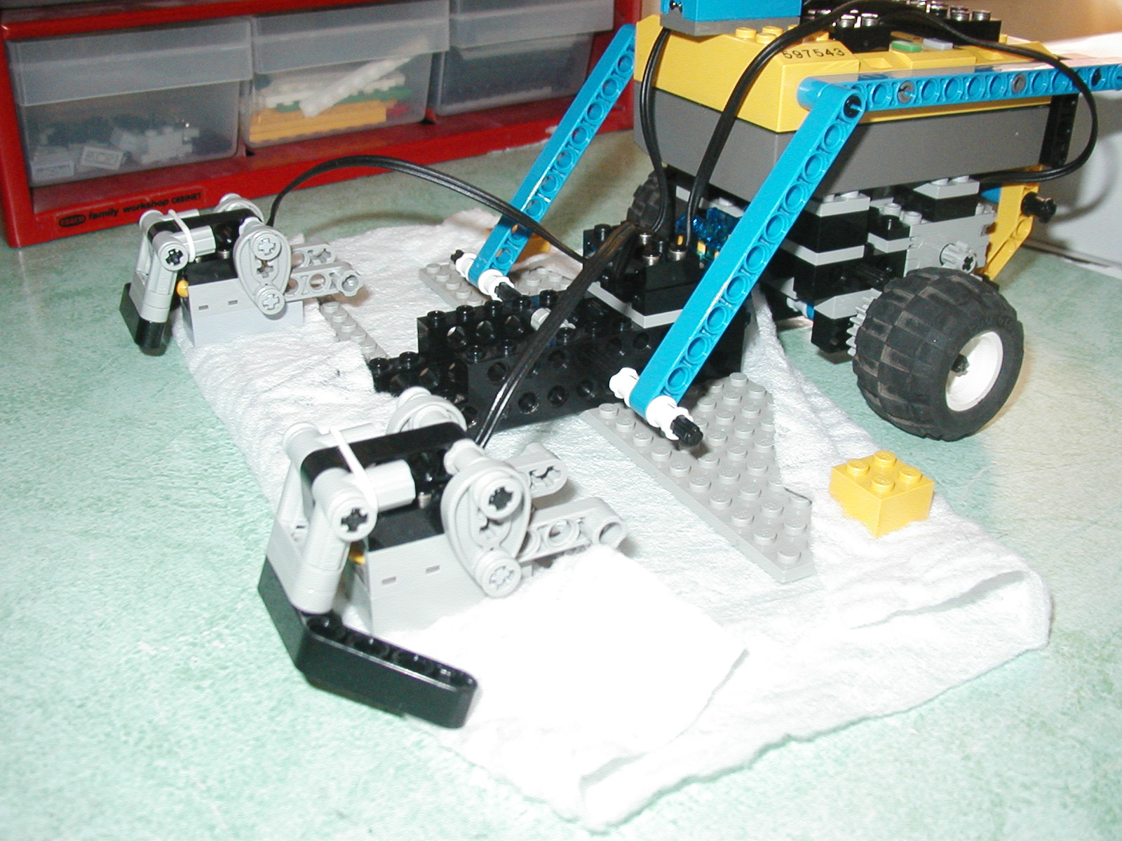 robot_3_roues_menage_02.jpg