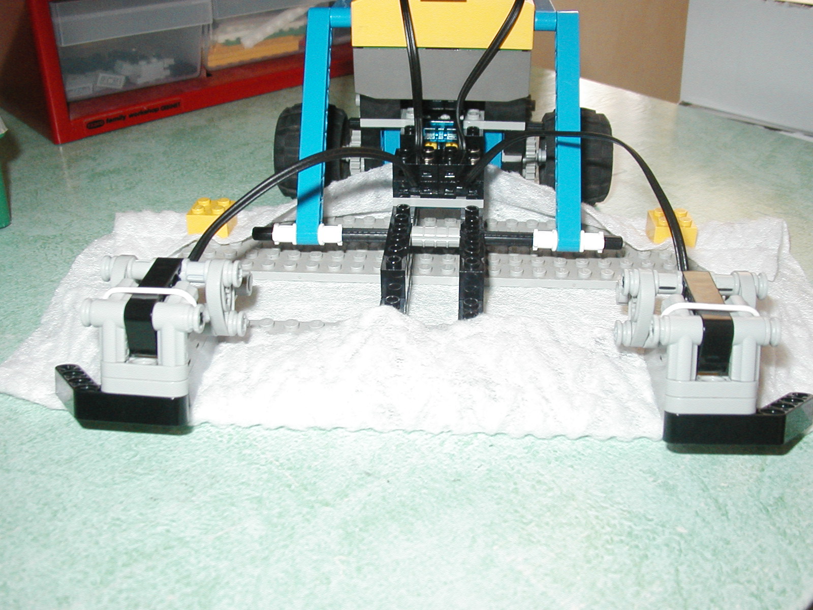 robot_3_roues_menage_04.jpg
