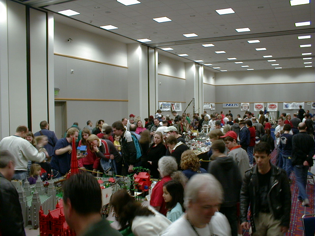 124_crowds.jpg