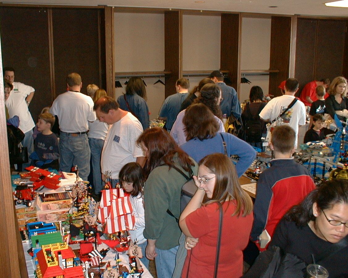 crowd02.jpg