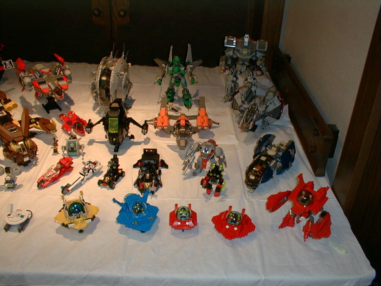 mecha_table01.jpg