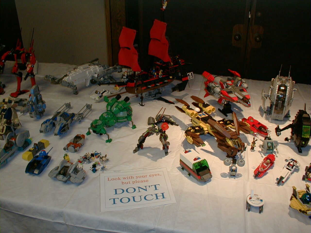 mecha_table02.jpg