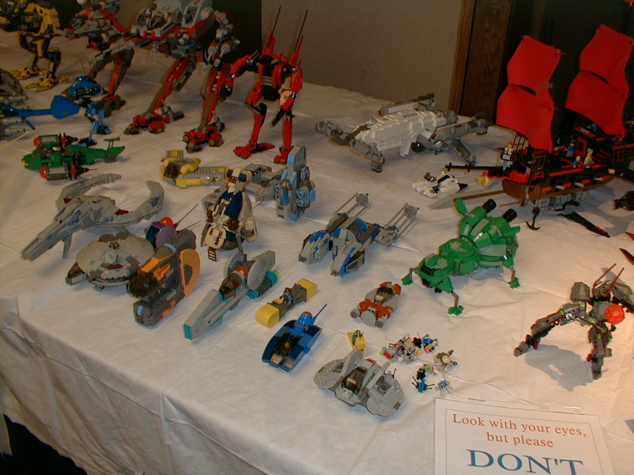 mecha_table03.jpg