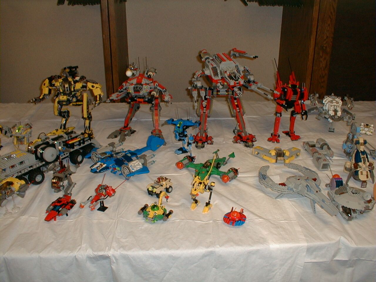 mecha_table04.jpg