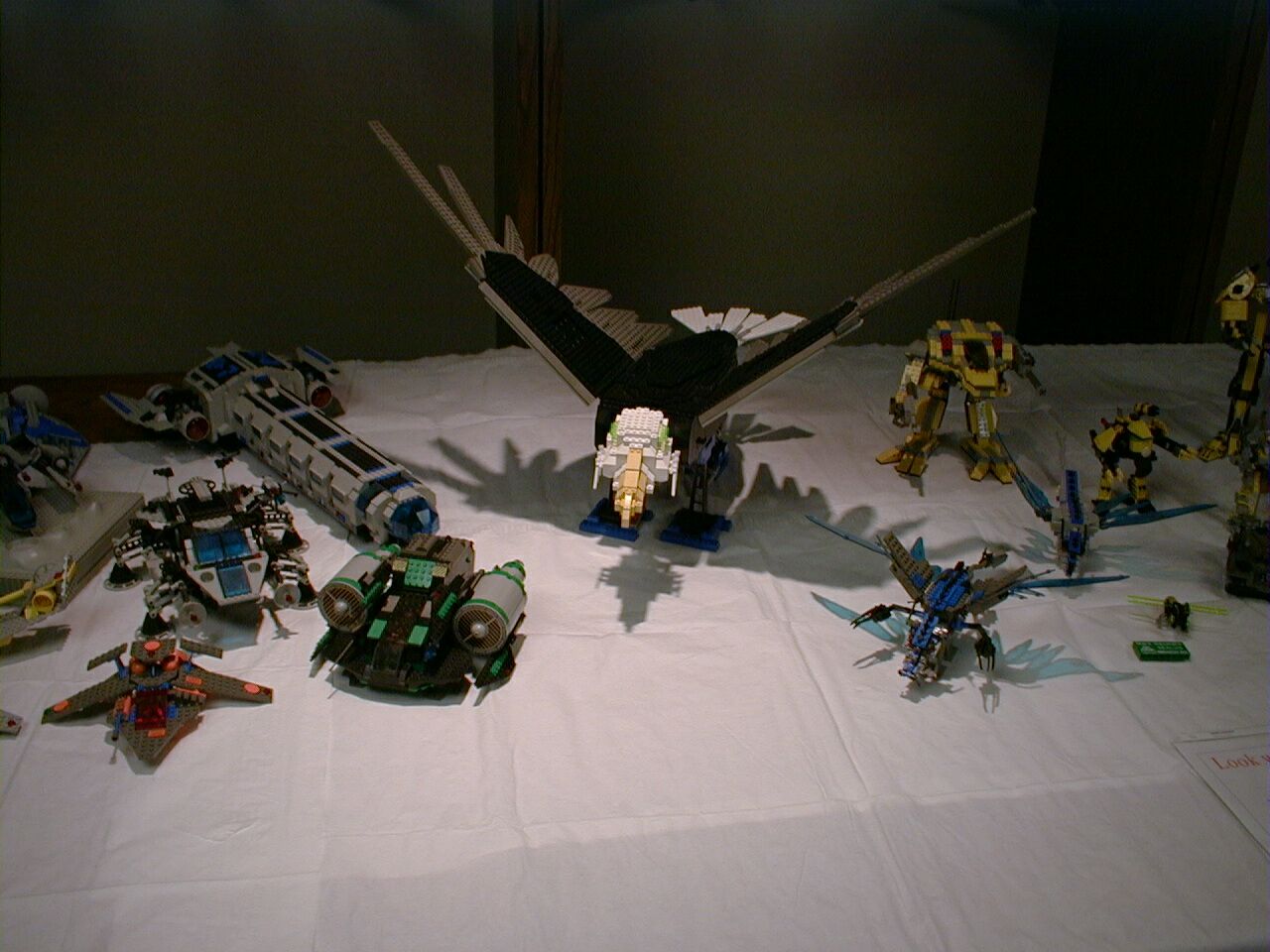 mecha_table06.jpg